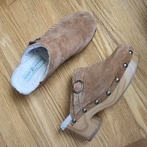 Chinese Laundry brown suede clogs
